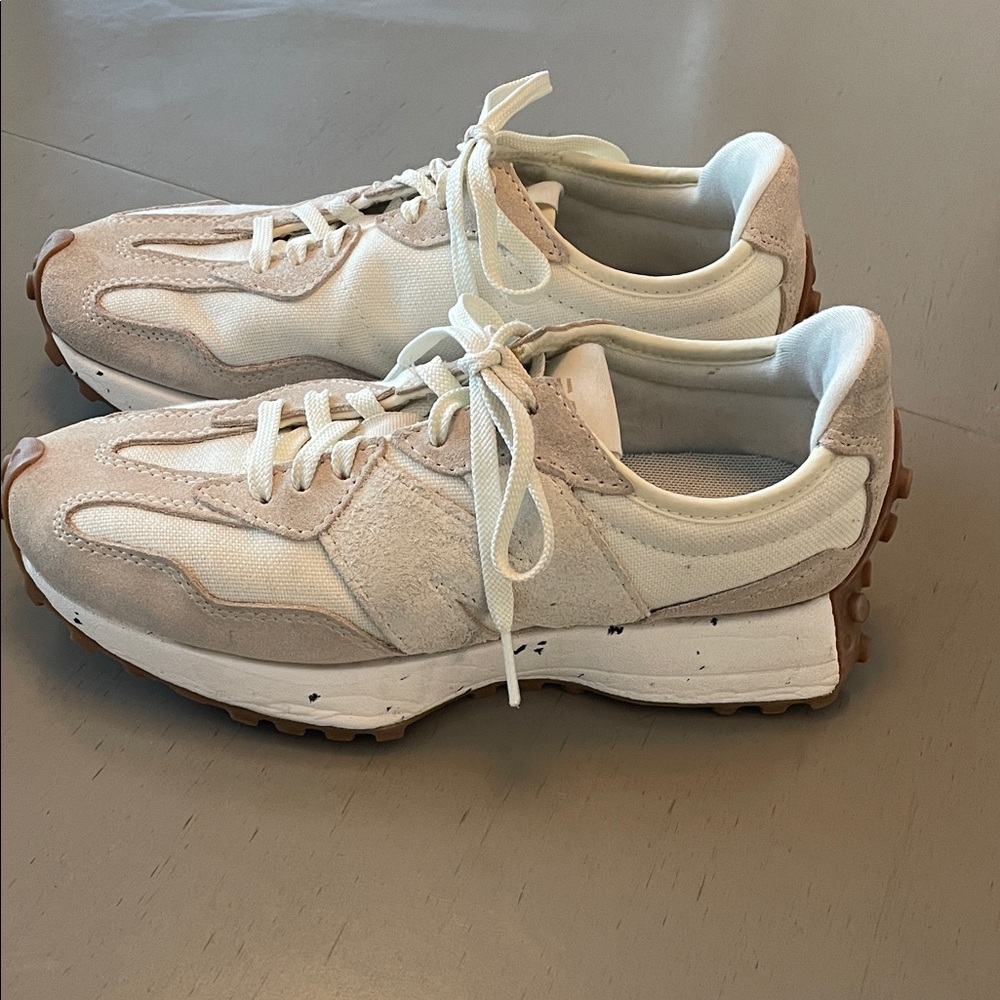 New balance 327 Women’s Sneaker Shoe Size 7